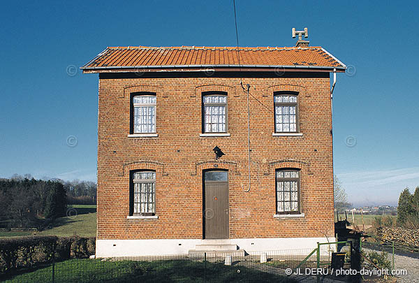 Maison de garde barrire, gate-keeper house